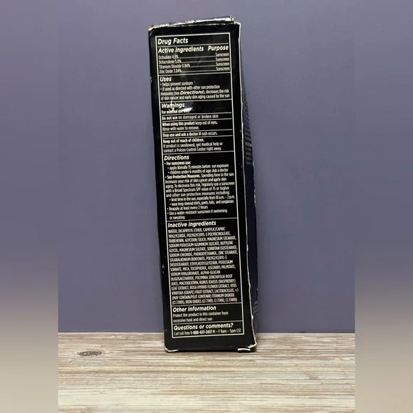 Laura Mercier Natural Dewy Tinted Moisturizer SPF 30 - 3C Fawn - Picture 11 of 12